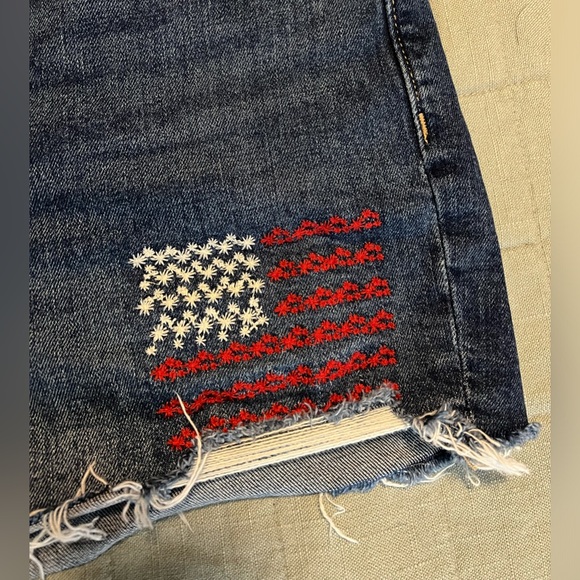 Old Navy Highrise O.G. Straight Distressed Jean Shorts - Picture 3 of 5